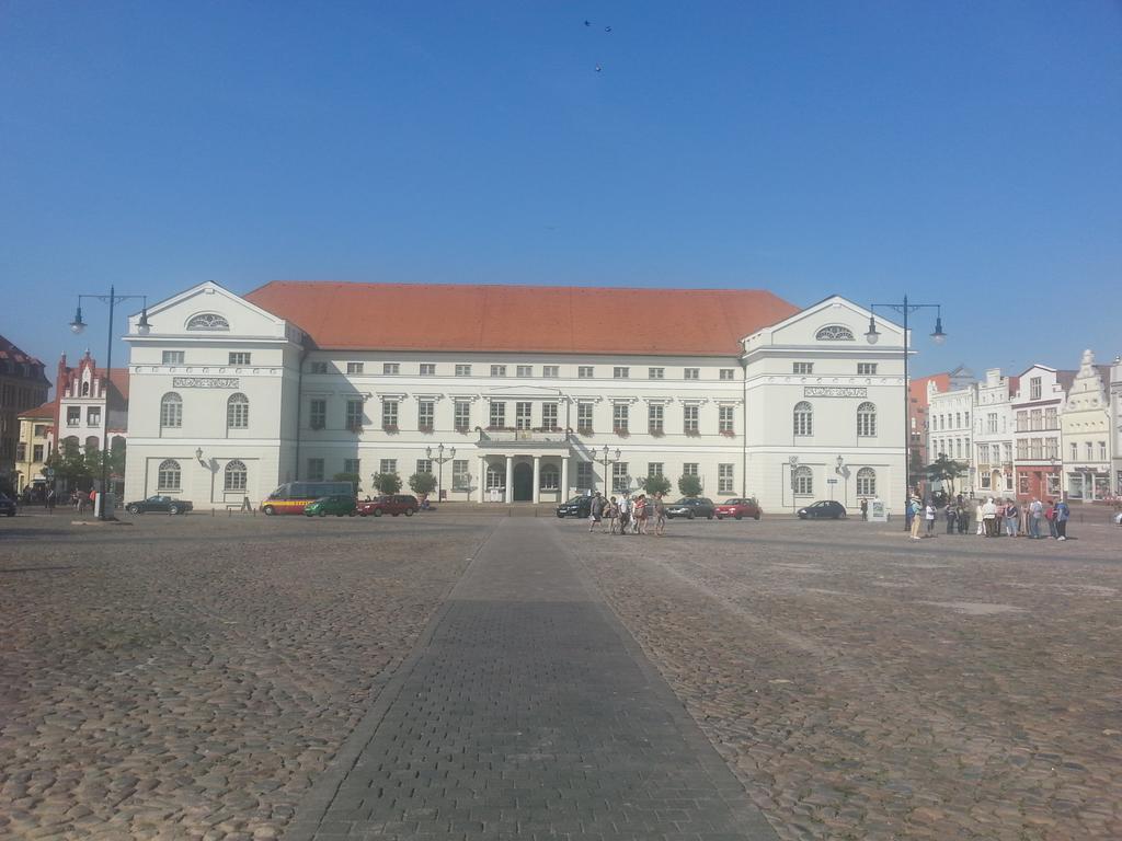 Pension Am Wassertor Висмар Экстерьер фото